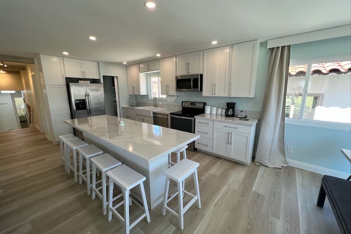 Mermaid’s Hideaway! Four doors to the SHORE! gallery image 4