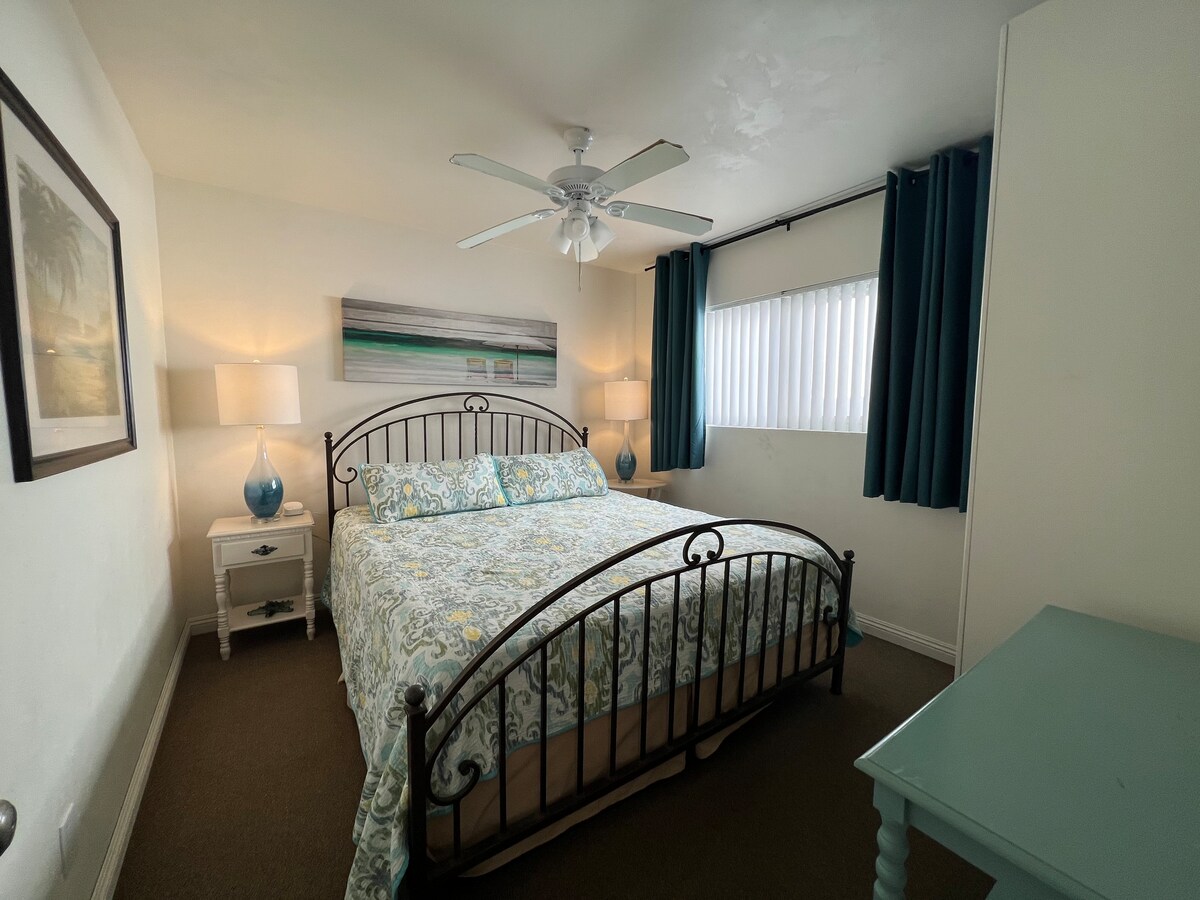 Спалня 2: разположена до спалня 1, прозорец с източно изложение