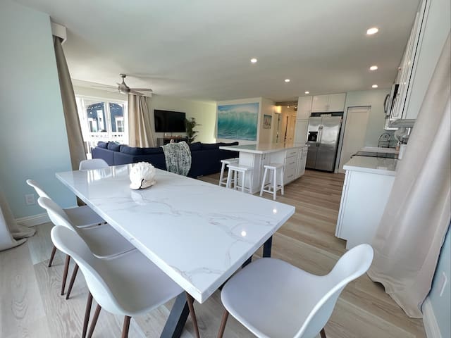 Mermaid’s Hideaway! Four doors to the SHORE! gallery image 3