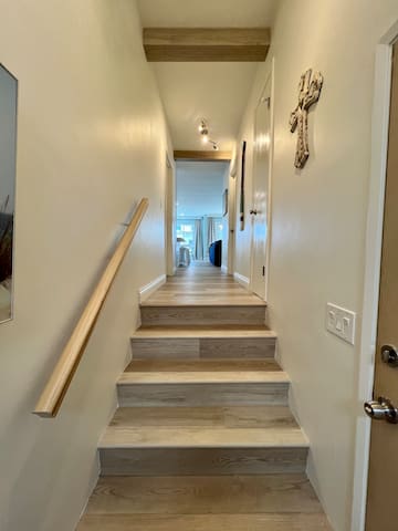 Mermaid’s Hideaway! Four doors to the SHORE! gallery image 2