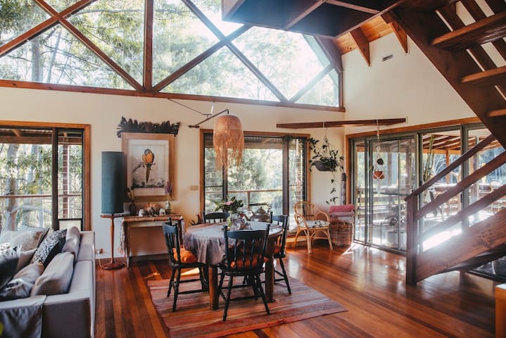 A Native Escape: On a Mountain overlooking the Sea