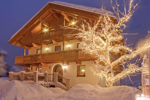 8br chalet with spa & garden, next to ski lift