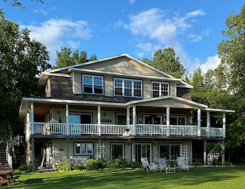 Les Cheneaux Lake Cottage, a cottage