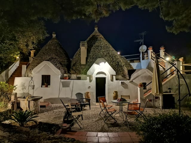 TRULLI VILLA CON PISCINA ALBEROBELLO VALLE D’ITRIA