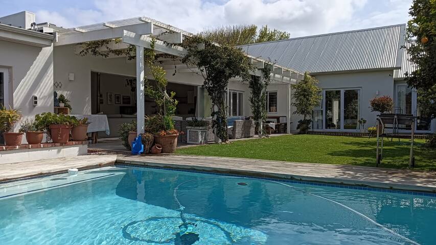 Sunny Open Plan Home with Pool