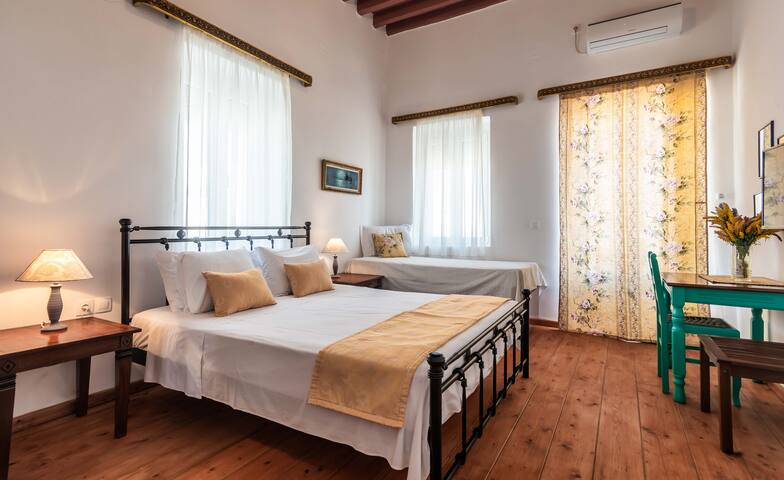 Antigoni’s Bay view gallery image 5