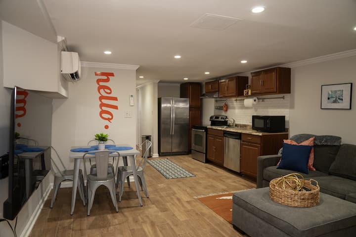 Mr. Flash's Flat | Walk To Metro | Heart Of Dc - Washington, D.C.
