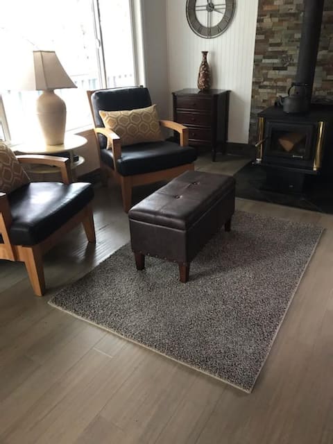 Top performing Airbnb: Breckenridge Chalet near Yosemite. Dog friendly! in Pine Mountain Lake