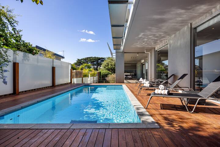 Master Luxury Escape – Sleeps 17! gallery image 3