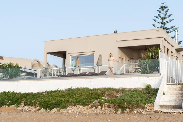 Villa Domus Aqua on the beach of Glaros gallery image 4