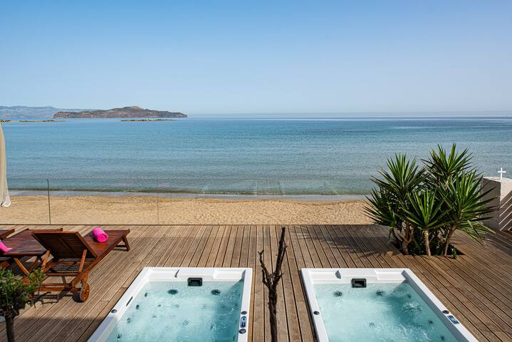 Villa Domus Aqua on the beach of Glaros