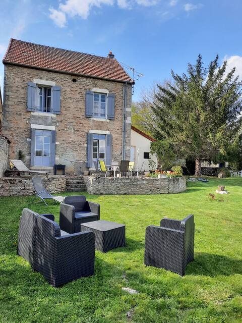 IN THE PEACEFUL HEART OF THE VINEYARD, THE NOLAYTOISE STOPOVER