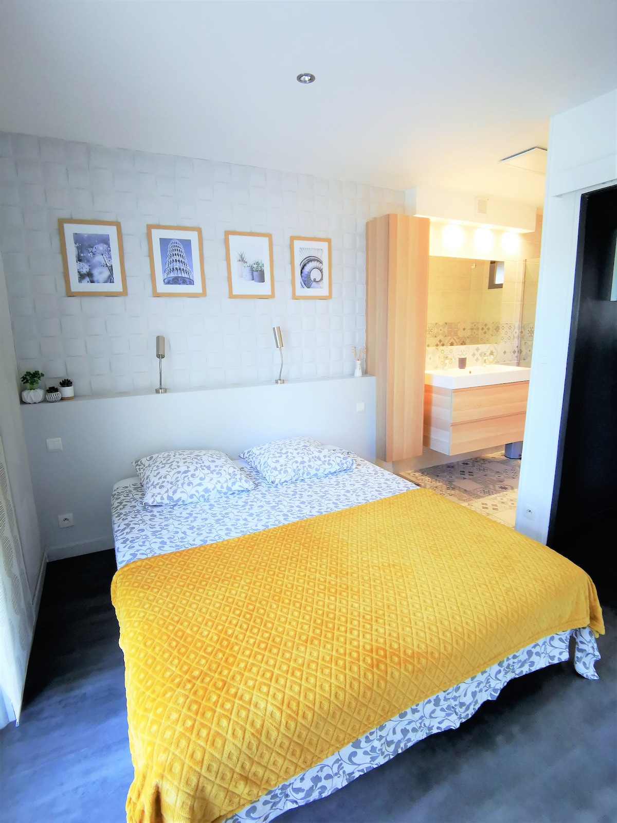 Спалня #1 Мастър суит на приземния етаж