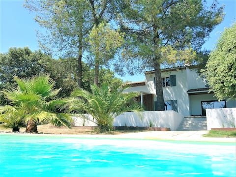Charming villa with pool – 12 people – South of France