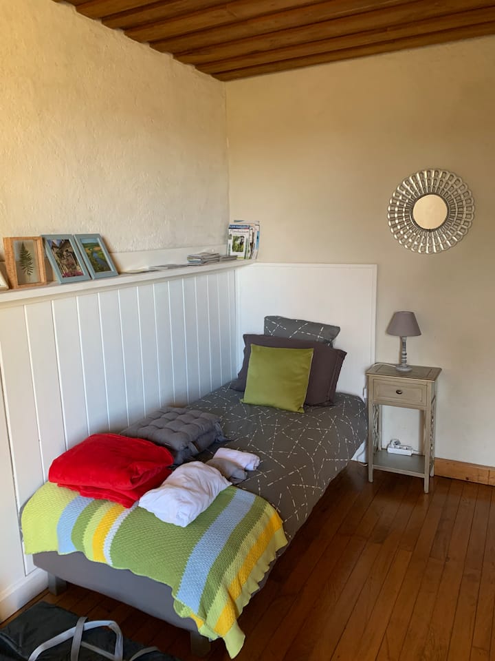 GHOROFA 1 YA ER: Chumba cha kulala , Kitanda 1 90x190