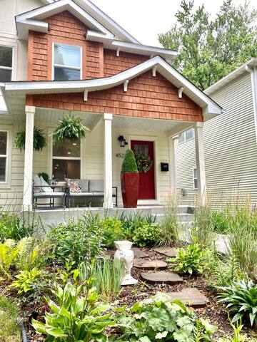 5 BR New Build by LightRail, near Creek gallery image 2