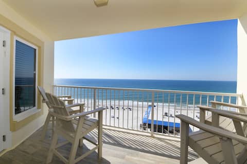 On the beach, corner unit, 3 bedrooms/2bth