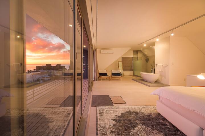 Argyle Villa with heated pool, gym & German TV gallery image 2