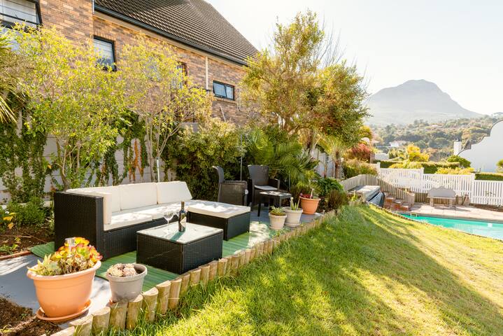 The Views Guesthouse. Happy home incl cont. B’fast gallery image 3