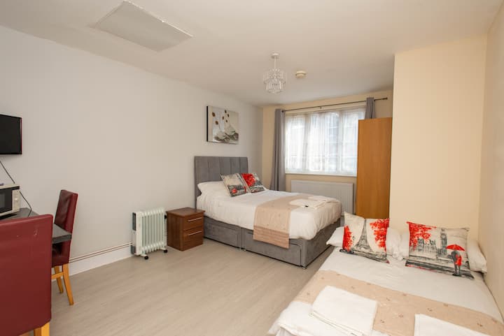 Sale - *Newly Refurbished* Lovely Zone 6 Studio 1 - Sevenoaks