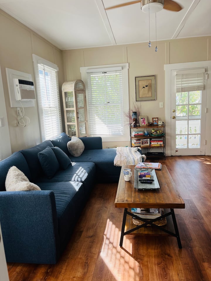 Don't Miss Out On This Gem W/fenced Yard & Balcony - Key West, FL