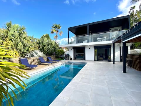 Modern Luxury Villa with 180-degree sea views!!