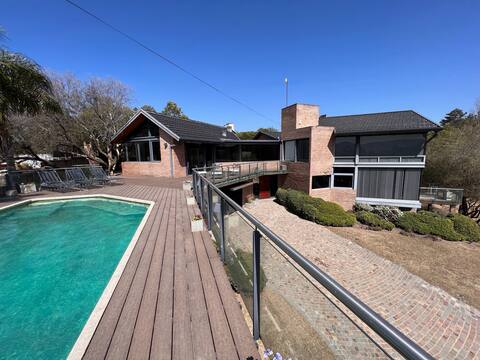 Excellent property with incredible lake views