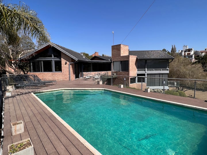 Excellent property with incredible lake views