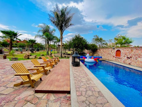 Huge house with heated pool, garden,  
25per