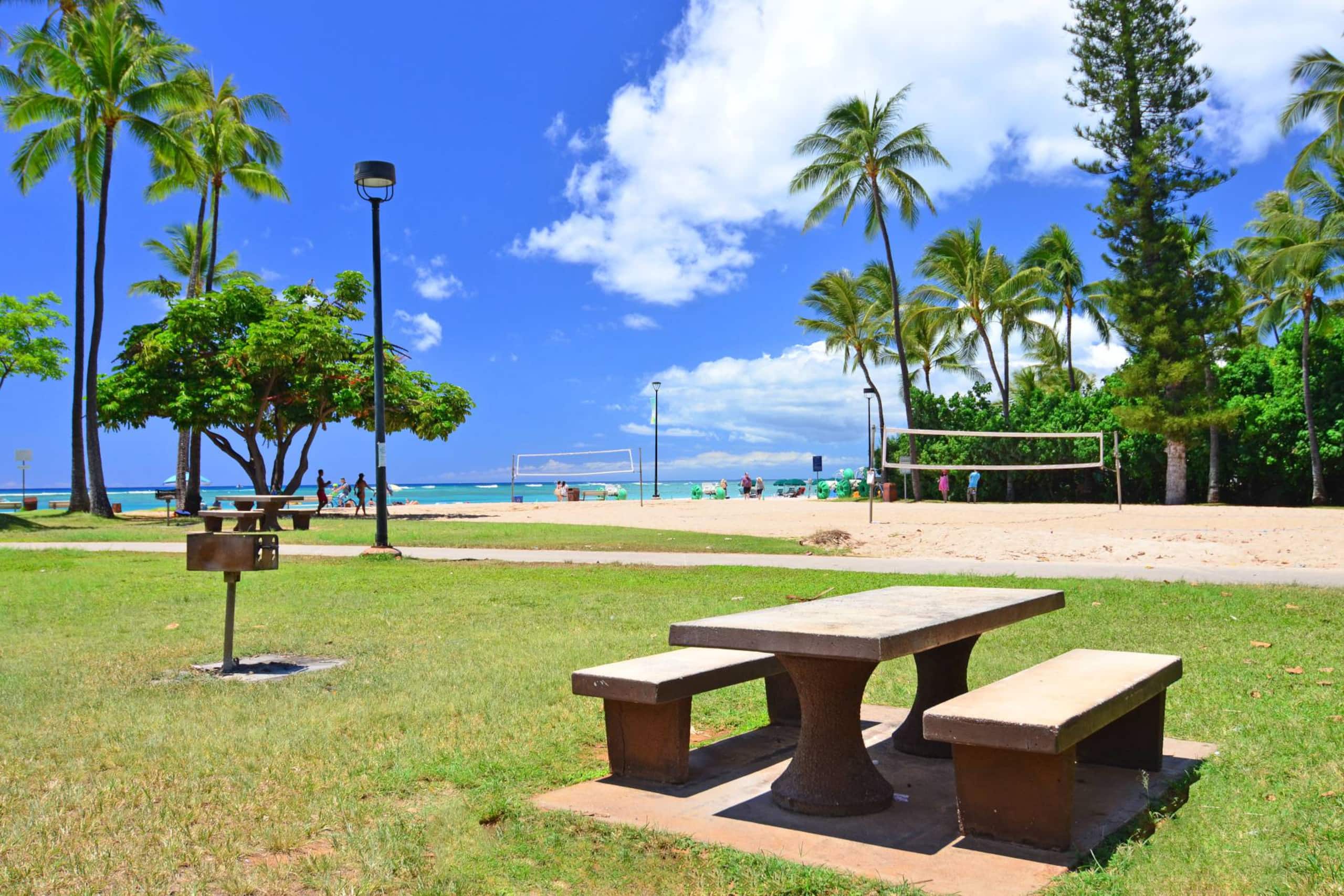 Condo in Honolulu · ★4.92 · Studio · 1 bed · 1 private bath - Image 5