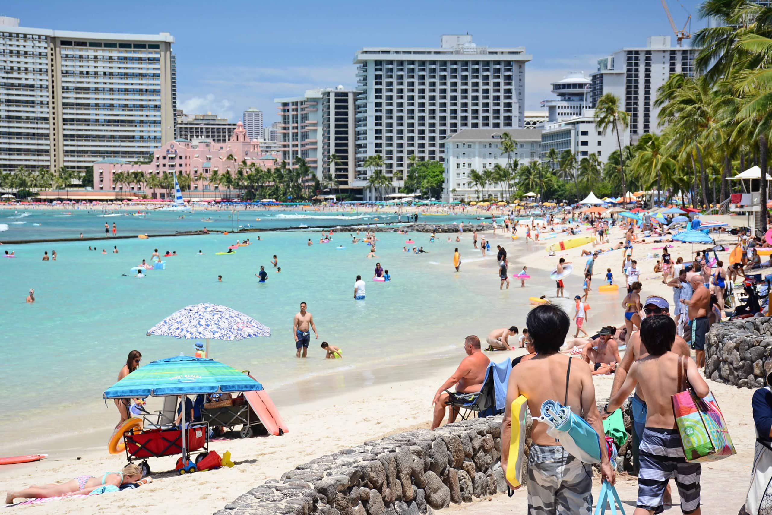 Condo in Honolulu · ★4.92 · Studio · 1 bed · 1 private bath - Image 10
