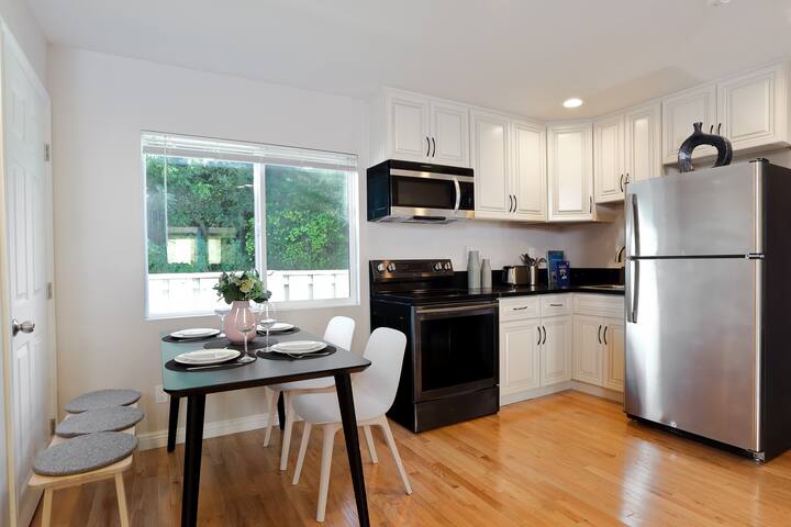 Modern Pasadena Home in Quiet Caltech Neighborhood gallery image 4