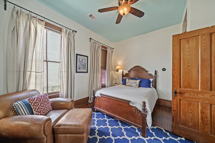 非常好的1.8米宽双人床，几乎可以成为第二主卧！