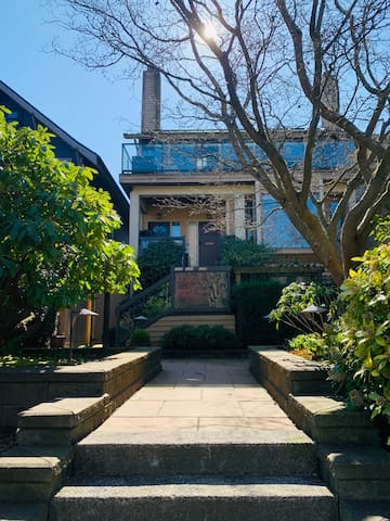 Kitsilano house steps away from Ocean gallery image 2