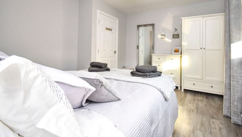 Top performing Airbnb: Tilly's Lookout - 3 bed/ 2 bathroom sea views in Amble By The Sea