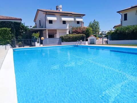 Luxury Villa for up to 10 people