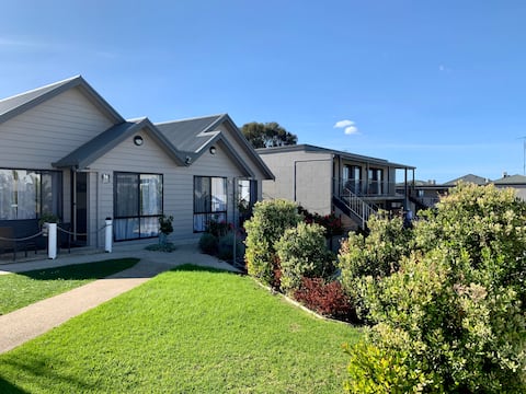 Garden Cottage -  short walk to beach