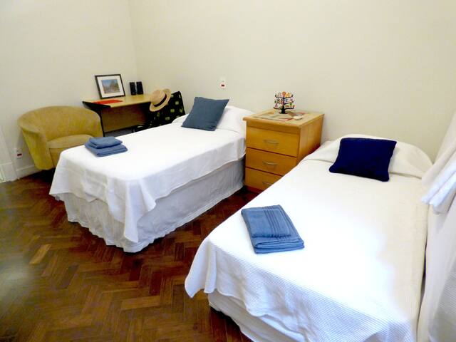 Suite + Bedroom, 2 WC, 2 AC, Private Entrance gallery image 3