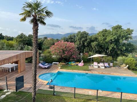 Beautiful 6 bedroom villa with a view