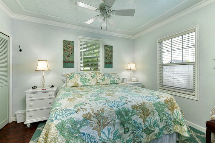 Majster na prízemí s manželskou posteľou King