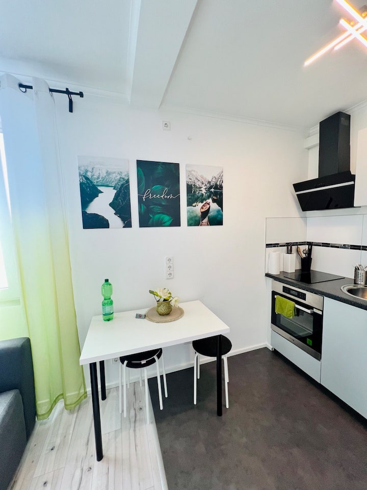 Monteurwohnung, Ferienwohnung R1 - Freiberg am Neckar