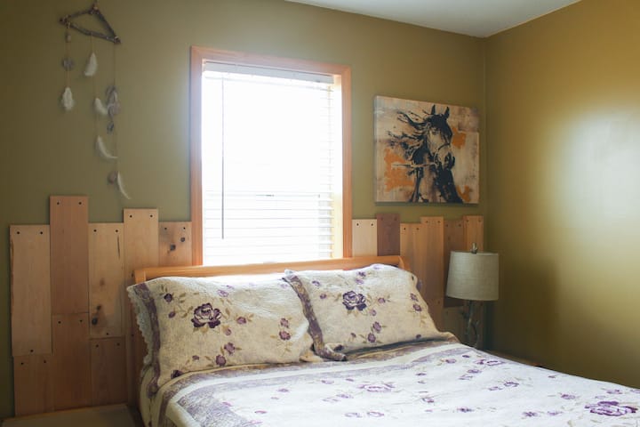 ห้องนอน #2 มีเตียงขนาดใหญ่ 1 หลัง