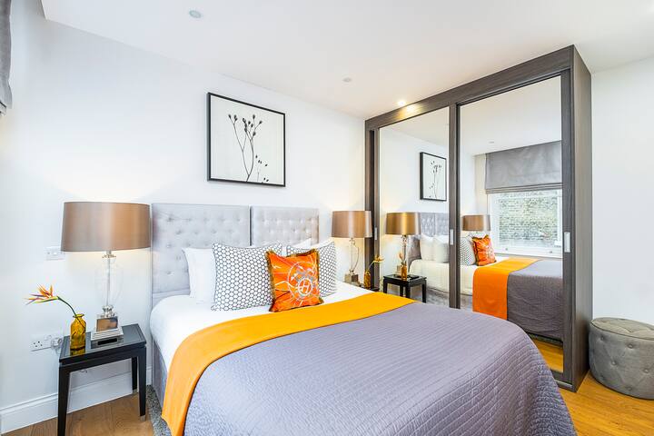 Penthouse Deluxe Serviced Two Bedroom with Balcony gallery image 5