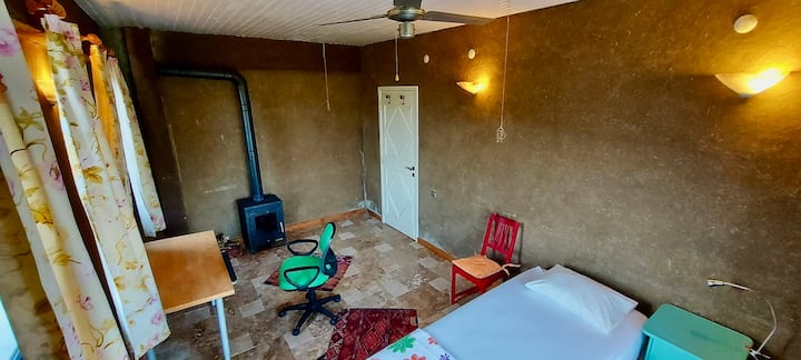 2/4 The smaller bedroom upstairs has a work table and chair, with an under-table support for a computer keyboard if desired.