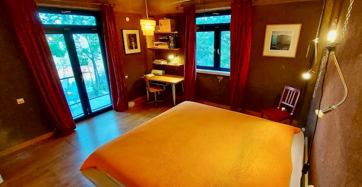 4/4 Main bedroom downstairs