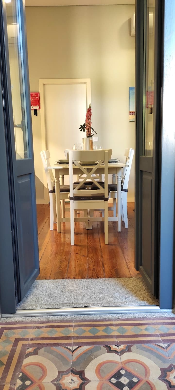 Stol za blagovaonicu.