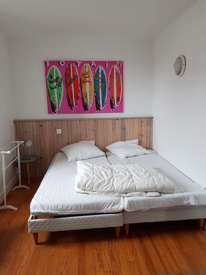 chambre 3
2 lits 90 x 190 + lit bébé