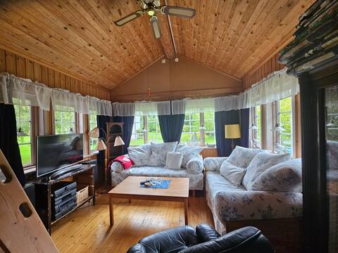 Popular Airbnb listing: Cozy cottage on Hamburgön in Tanum