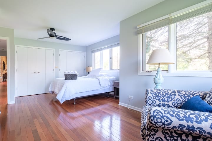 Bedroom #4 comes with a cozy reading nook.