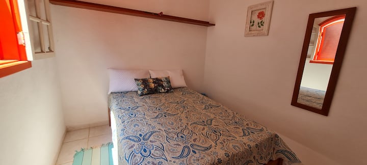 带花园景观的后房间